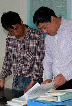 白青軍：因村施策 “抱團(tuán)”脫貧