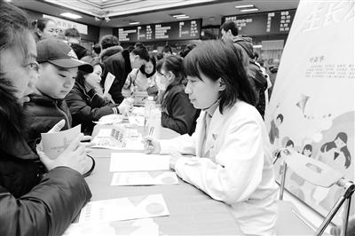 蘭州大學(xué)第一醫(yī)院舉行“新年！新高度！”兒童保健義診活動(dòng)