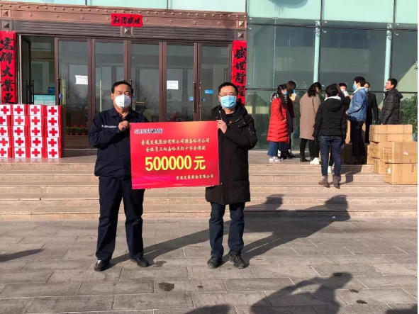 【眾志成城戰(zhàn)勝疫情】你們?cè)谇盀槲覀冋陲L(fēng)擋雨，這點(diǎn)心意請(qǐng)收下！大愛雄關(guān)我們一起前行