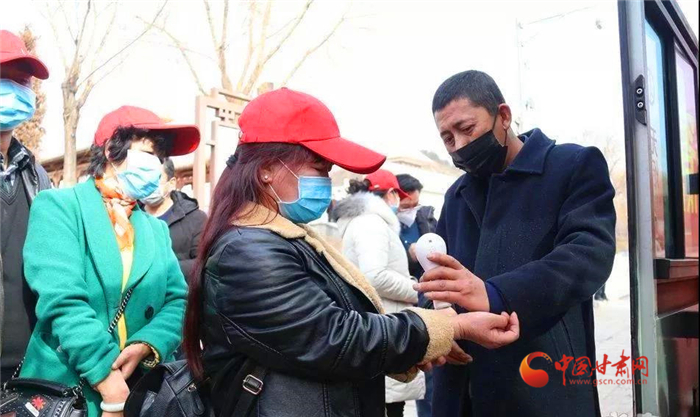 【甘肅全民戰(zhàn)“疫”】一線直擊 甘肅定制勞務(wù)包車(chē)這樣發(fā)車(chē)