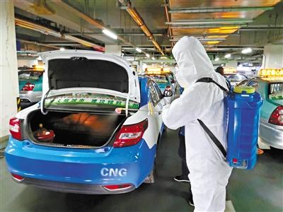 免費(fèi)接送一線抗“疫”人員 蘭州奔馬雷鋒車隊(duì)，你們真棒！