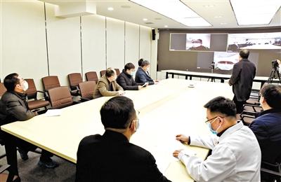 蘭大校長嚴純華等視頻連線蘭大一院、二院支援湖北醫(yī)療隊員