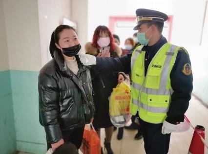 勇?lián)仃P(guān)責筑起防疫墻——隴南市運管系統(tǒng)全力開展疫情防控工作綜述