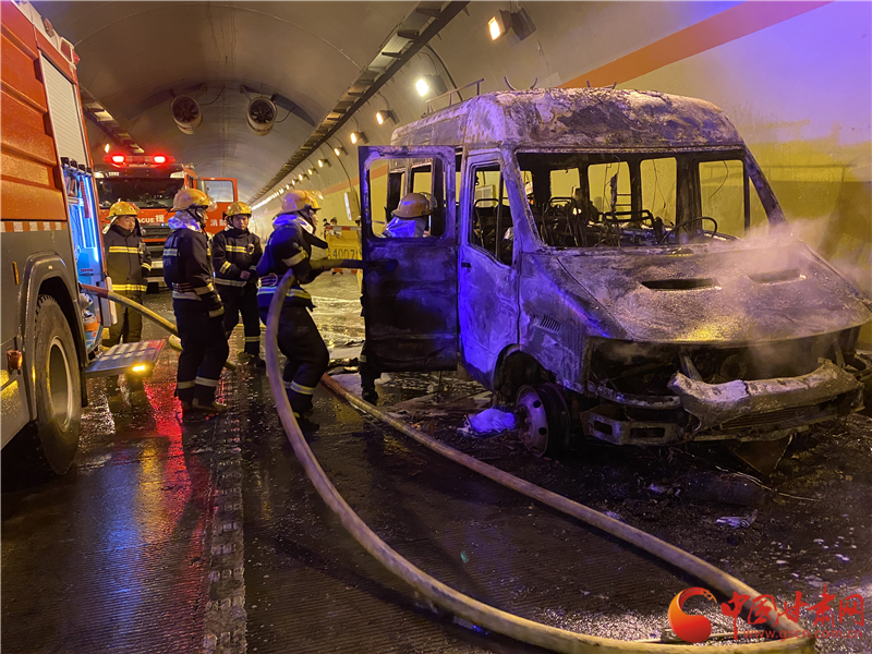 【微視頻】爭分奪秒！蘭州龔家灣消防救援站隧道內搶救防疫物資