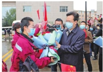 慶陽市第二、三批支援湖北醫(yī)療隊12名隊員凱旋