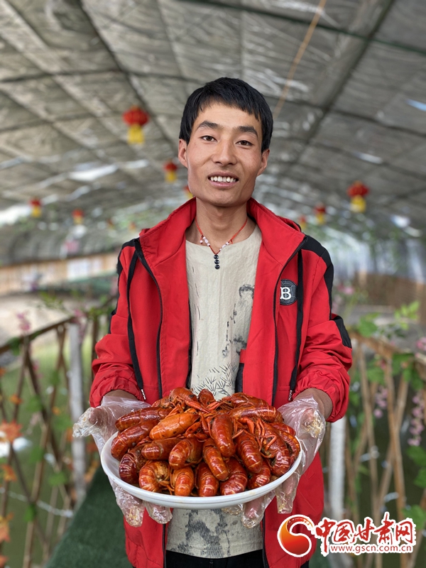 【甘肅省決戰(zhàn)決勝脫貧攻堅】“蝦老板”胡國泰脫貧錄：先交“學(xué)費(fèi)”后致富