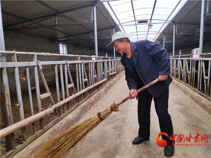 【甘肅省決戰(zhàn)決勝脫貧攻堅】脫貧戶李明堂：脫貧也光榮 幸?？侩p手