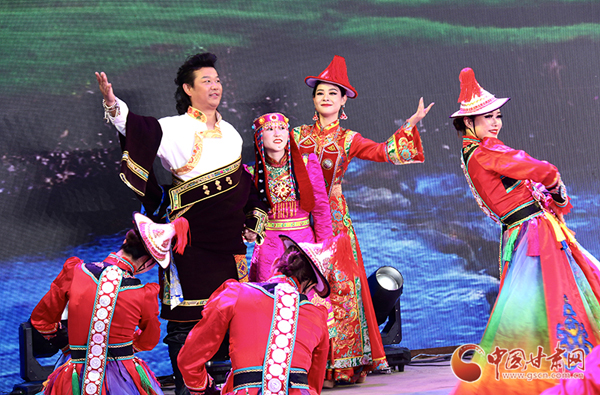 “石榴杯”甘肅省民族團結進步創(chuàng)建“一廊一區(qū)一帶”行動文藝巡演走進臨夏市