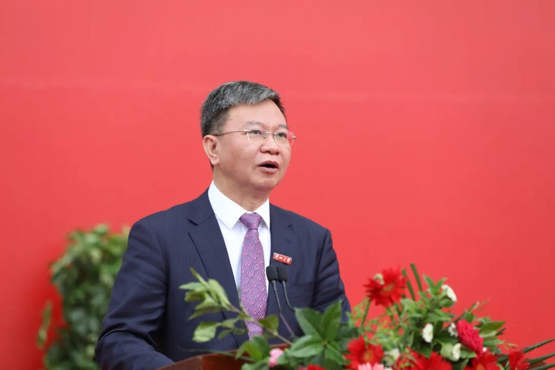 蘭州大學(xué)校長嚴(yán)純?nèi)A寄語2020屆本科畢業(yè)生：做敢擔(dān)當(dāng)、能擔(dān)當(dāng)、有擔(dān)當(dāng)?shù)娜?>
        </a><em>蘭州大學(xué)校長嚴(yán)純?nèi)A寄語2020屆本科畢業(yè)生：做敢擔(dān)當(dāng)、能擔(dān)當(dāng)、有擔(dān)當(dāng)?shù)娜?/em></li>
    <li><a  target=