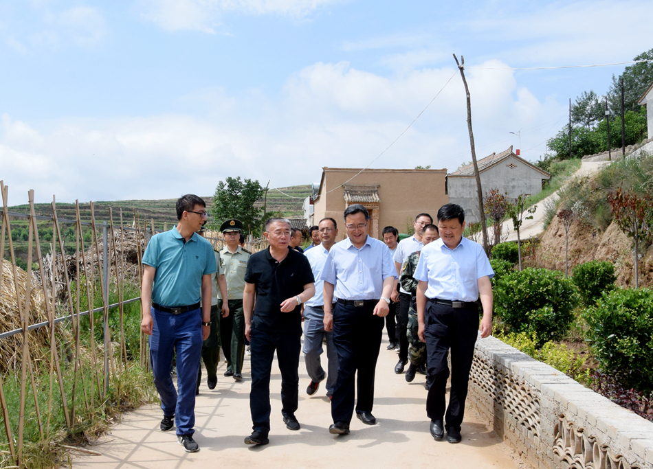 王銳深入麥積區(qū)、甘谷縣掛牌督戰(zhàn)村調研指導脫貧攻堅工作