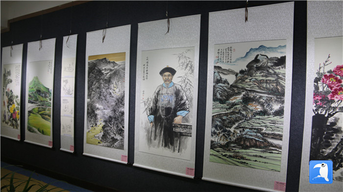 7月1日上午，定西市通渭縣紀(jì)委監(jiān)委舉辦“襄郡清風(fēng)·喜迎建黨99周年”廉政文化書(shū)畫(huà)展， 共同為黨的生日獻(xiàn)禮。_副本.jpg