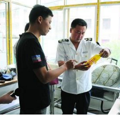 蘭州市場監(jiān)管局綜合行政執(zhí)法隊開展學校、托幼機構(gòu)食品安全專項檢查