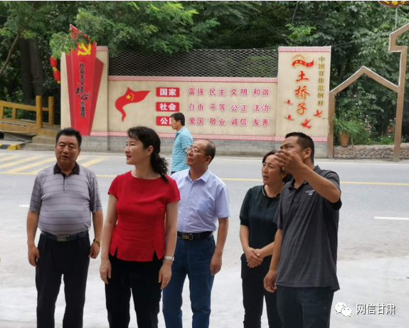 甘肅省委宣傳部副部長、省委網(wǎng)信辦主任梁洪濤一行在甘南州舟曲縣調(diào)研新時代文明實踐中心建設試點工作