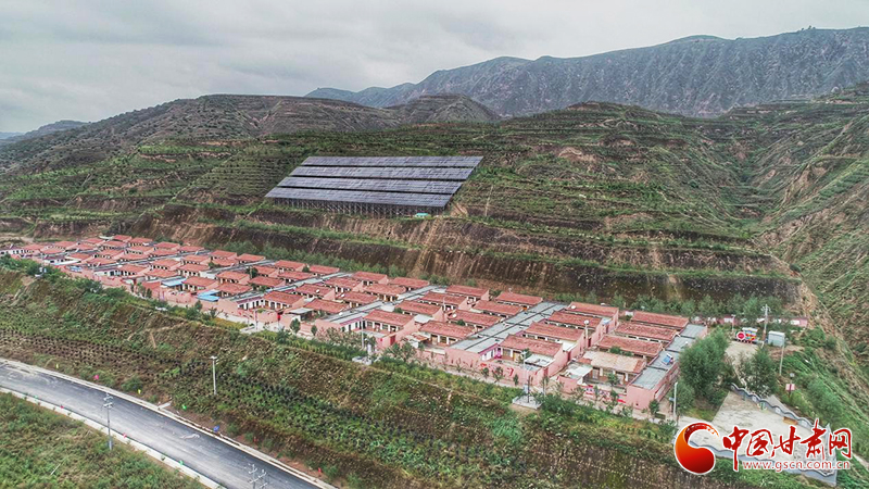 【跟著總書記看甘肅】布楞溝村：水引來了，路修通了，新農(nóng)村建起來了（圖）