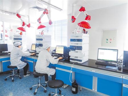 【抓“六穩(wěn)” 促“六?！薄繙p輕企業(yè)負(fù)擔(dān) 幫助渡過(guò)難關(guān)