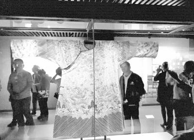 甘肅文化丨嘉慶所賜，被當戲服 永登博物館九龍黃袍的前世今生