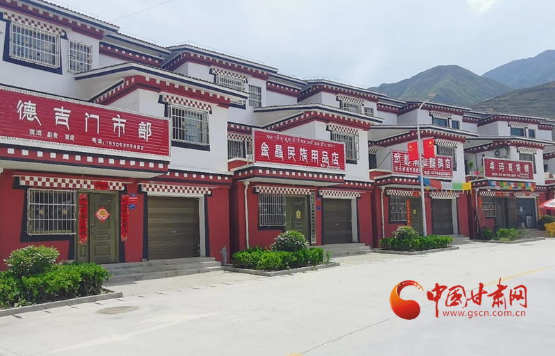 武都坪埡鄉(xiāng)：美麗安置區(qū) 綻放“幸?；ā?>
        </a><em>武都坪埡鄉(xiāng)：美麗安置區(qū) 綻放“幸福花”</em></li>
    <li><a  target=