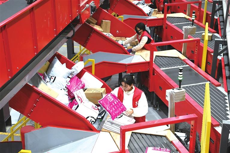 快遞件實(shí)現(xiàn)全流程無人自動化落地 甘肅省最大智能自動化快件分揀設(shè)備啟用