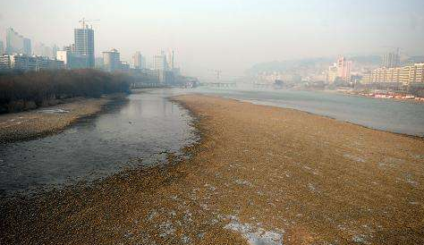 市民：黃河水位大降會(huì)不會(huì)影響供水？ 水務(wù)部門：枯水期流量偏小屬于正?，F(xiàn)象