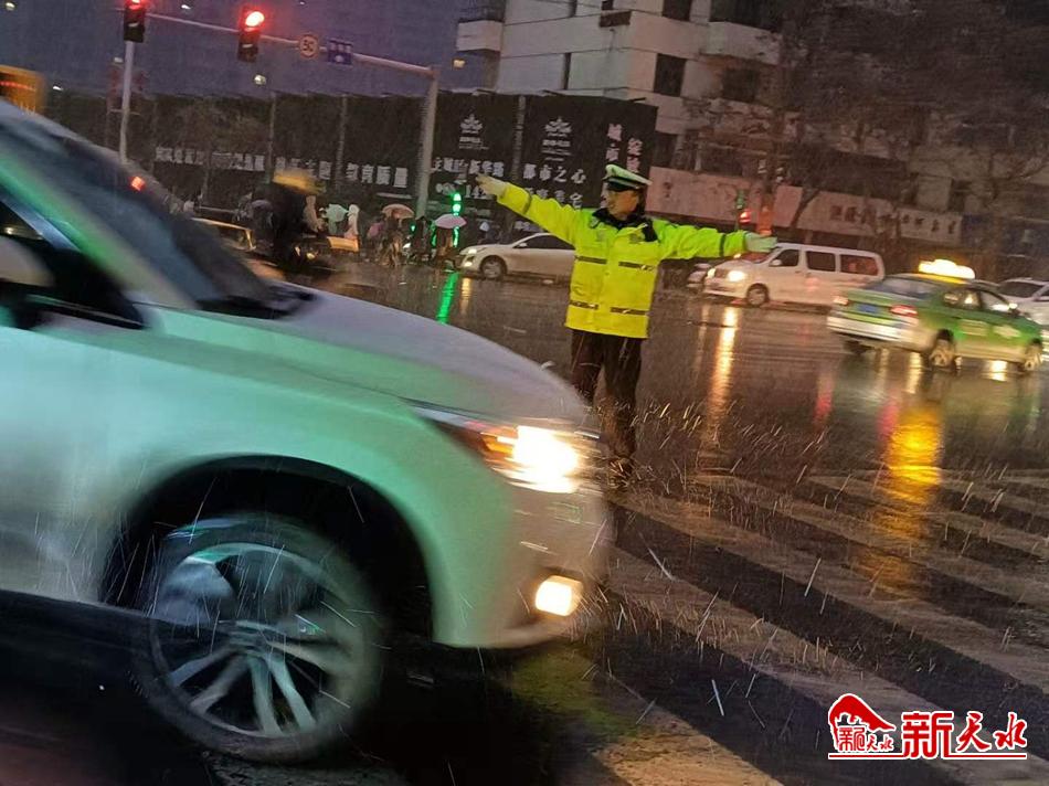 風(fēng)雪襲來，天水最美“警色”在路上！