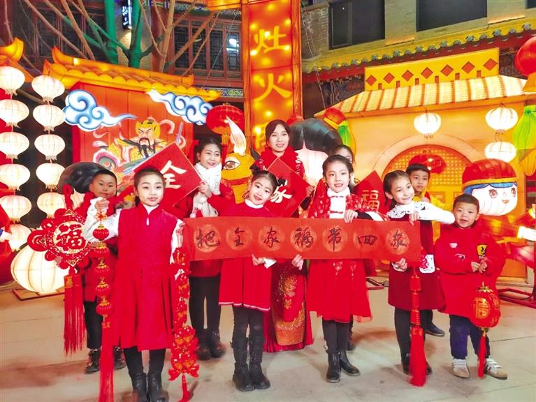 原創(chuàng)音樂(lè)電視《全家?！废蛱m州市人民拜年！