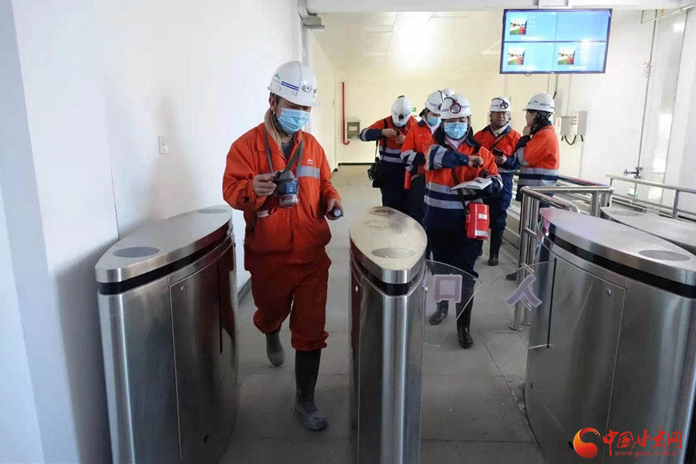 【新春走基層】春節(jié)，他們依然堅守在600米礦井下