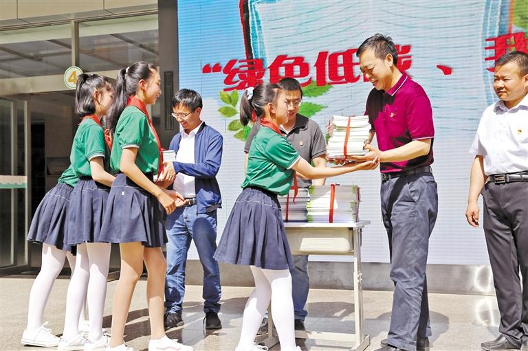 甘肅省生態(tài)環(huán)境廳開展送書進(jìn)?；顒?>
        </a><em>甘肅省生態(tài)環(huán)境廳開展送書進(jìn)?；顒?/em></li>
    <li><a  target=