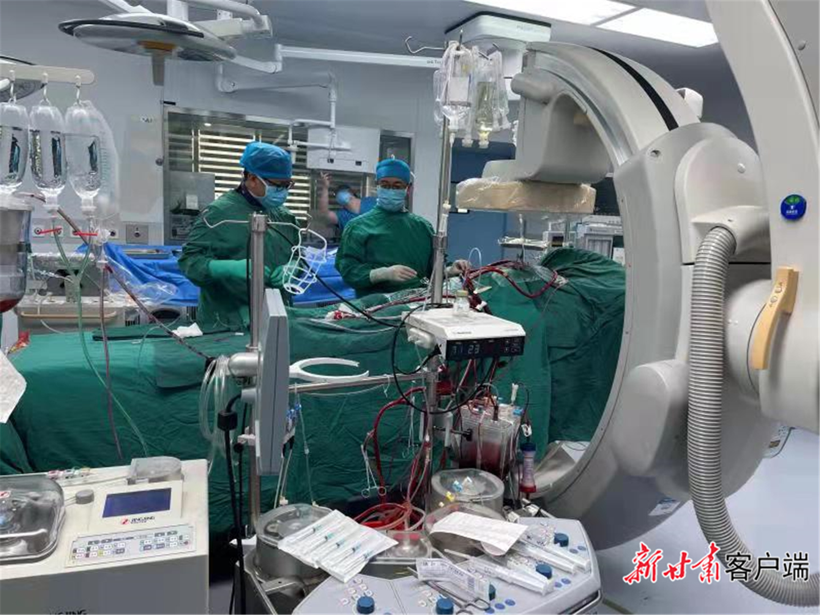 填補(bǔ)省內(nèi)空白，蘭大一院連續(xù)完成“一站式”雜交手術(shù)