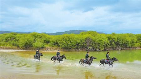 草原騎警，牧民心中的親人——記瑪曲縣公安局草原騎警大隊