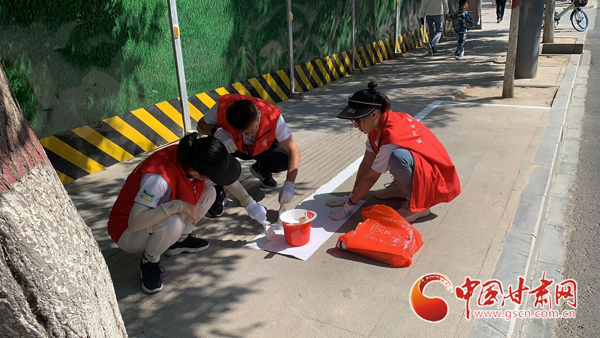 蘭州城關(guān)：規(guī)范停車劃線標識 讓非機動車停放“守規(guī)矩”
