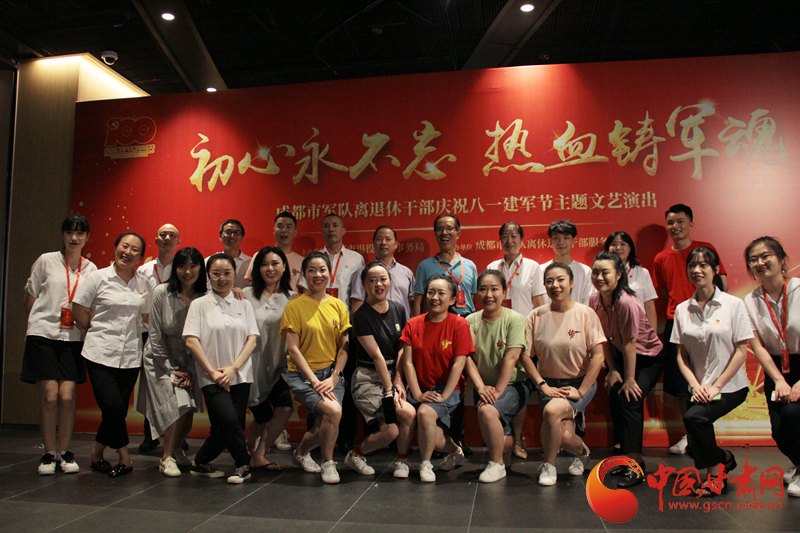 【蘭大新聞學(xué)子重走西北角】不變的軍旅情，不滅的舞臺(tái)夢——記原成都軍區(qū)政治部戰(zhàn)旗文工團(tuán)國家一級演員楊思遠(yuǎn)