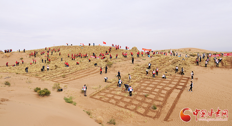 甘肅省委宣傳部、省文明辦、省志愿服務聯(lián)合會在古浪縣舉行壓沙主題文明實踐志愿服務活動