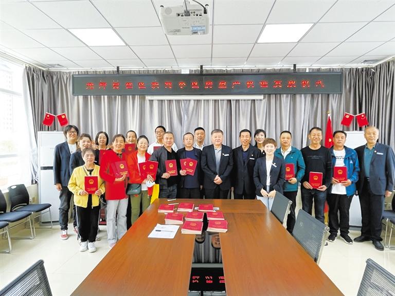 蘭州廣武門街道光輝村社區(qū) 91戶居民終于拿到了房產(chǎn)證！