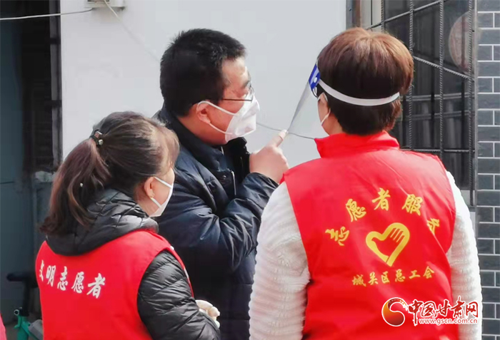 【甘快看·疫情防控最美有你（11）】奔走在“戰(zhàn)疫”一線！有一種力量叫志愿者