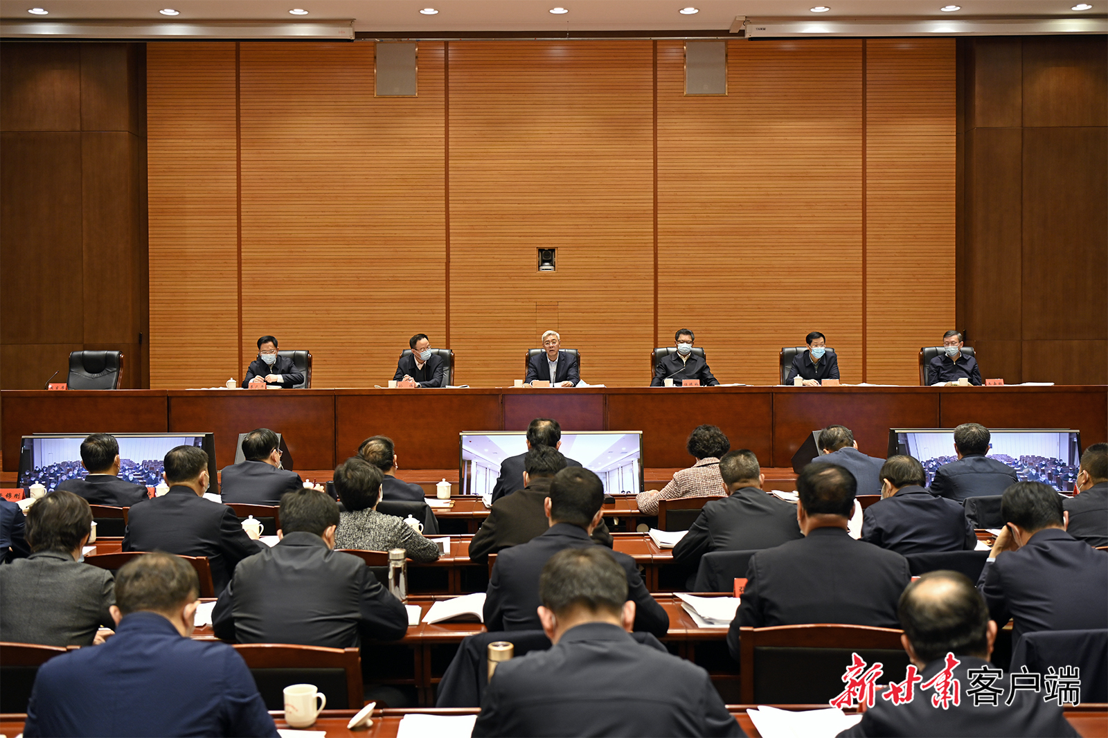 尹弘在省委農(nóng)村工作領(lǐng)導(dǎo)小組會(huì)議上強(qiáng)調(diào)：以深厚為民情懷鞏固拓展脫貧攻堅(jiān)成果，用高度負(fù)責(zé)精神扎實(shí)做好備考迎評(píng)工作