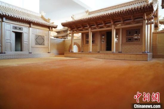 圖為微縮建筑蘭州四合院內(nèi)部結(jié)構(gòu)?！【琶赖┰?　攝