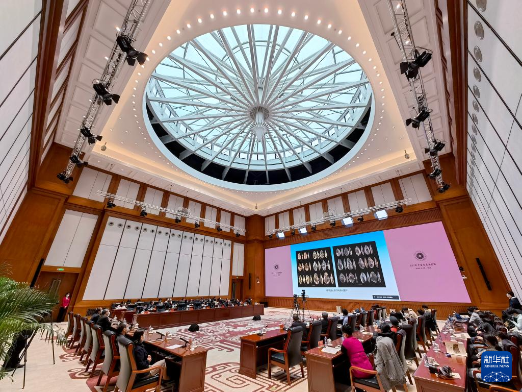 3月18日，“中國社會(huì)科學(xué)院考古學(xué)論壇·2021年中國考古新發(fā)現(xiàn)”進(jìn)行入選項(xiàng)目報(bào)告環(huán)節(jié)（手機(jī)照片）。