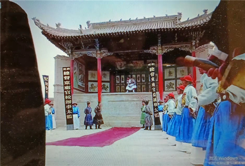 電影《新龍門客?！菲^之關(guān)城清代戲臺特寫