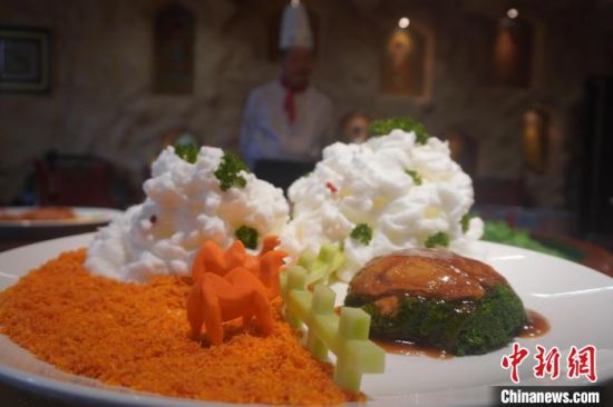 圖為敦煌菜代表菜肴展示。　九美旦增 攝