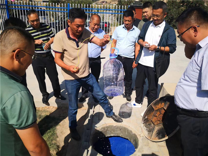 城關(guān)區(qū)作風(fēng)建設(shè)督察組赴青白石污水處理站，檢查污水采樣情況。.jpg