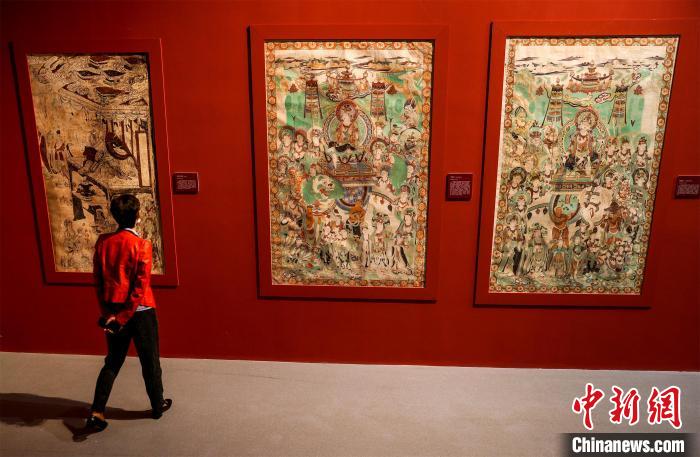 現(xiàn)場展出的壁畫 張暢 攝 現(xiàn)場展出的壁畫 張暢 攝