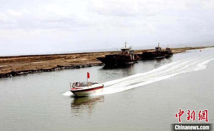 圖為茶卡鹽湖。　薛蒂 攝
