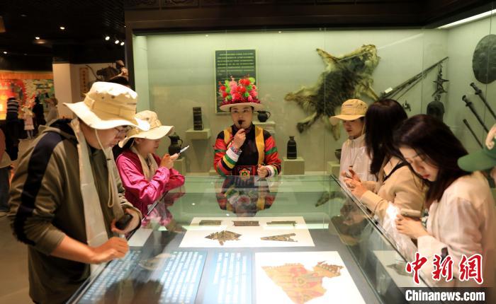 中國“土鄉(xiāng)”青?；ブh：土族故土園集中展示土族文化