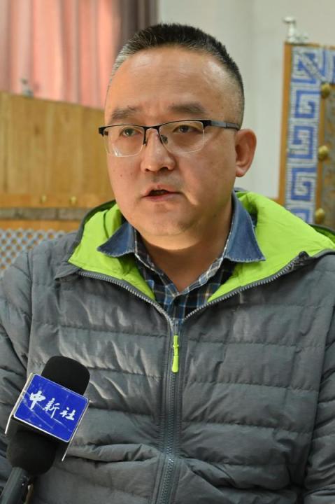 謝焱，甘肅省文物考古研究所副研究館員、考古研究二部主任、田野考古項(xiàng)目負(fù)責(zé)人。主持參與了張家川馬家塬戰(zhàn)國(guó)西戎墓地、臨潭磨溝齊家文化墓地等20多項(xiàng)考古調(diào)查、發(fā)掘工作，曾獲得中國(guó)國(guó)家文物局田野考古二、三等獎(jiǎng)，“十二五”文物保護(hù)科學(xué)和技術(shù)創(chuàng)新二等獎(jiǎng)等榮譽(yù)。