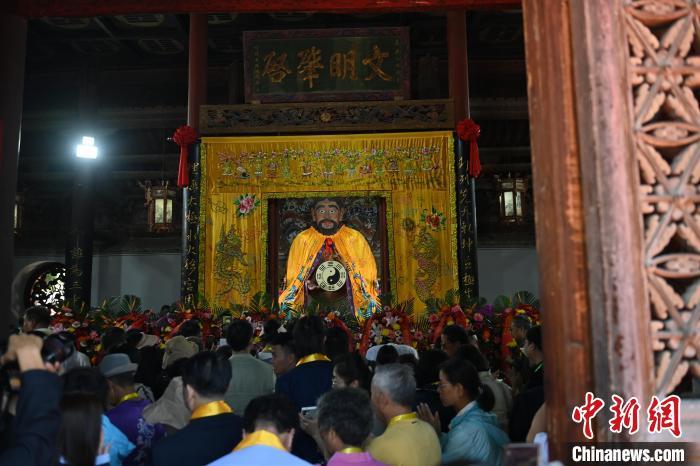 6月21日，2024(甲辰)年公祭中華人文始祖伏羲大典在甘肅天水舉行，來(lái)自海峽兩岸及港澳地區(qū)約500人現(xiàn)場(chǎng)共祭中華人文始祖伏羲。中新社記者 李亞龍 攝