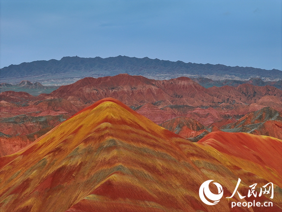 雨后的七彩丹霞，顏色格外艷麗。人民網(wǎng)記者 李根攝